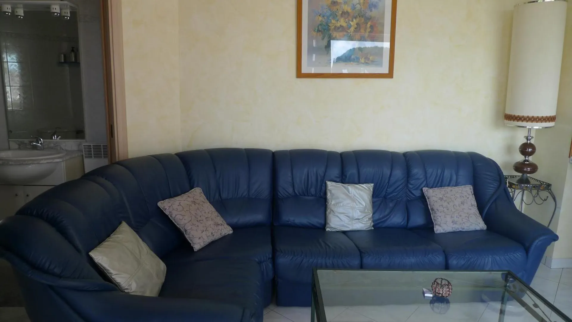 Appartement Ensoleille Belle Vue Degagee Menton Lägenhet