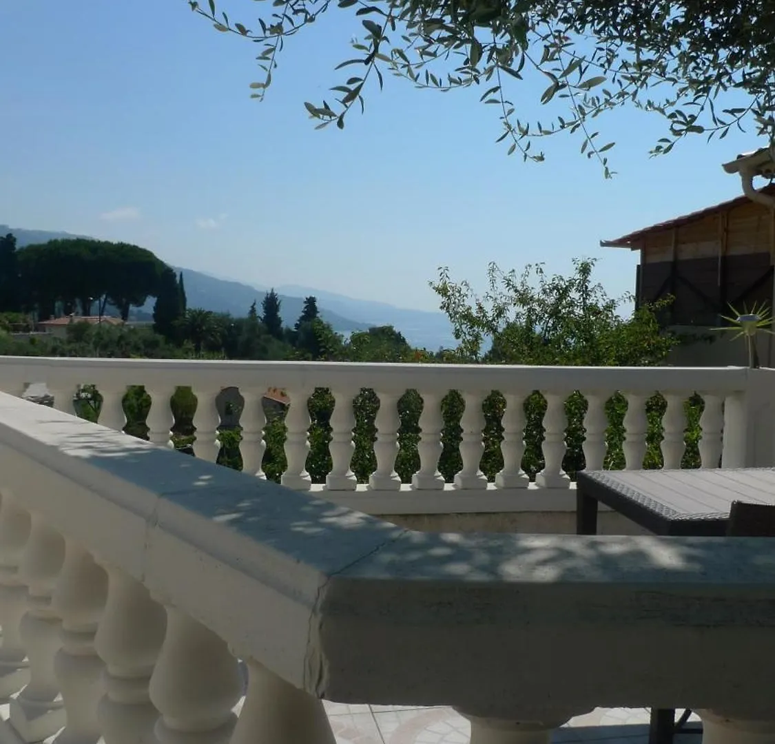 Appartement Ensoleille Belle Vue Degagee Menton Lägenhet